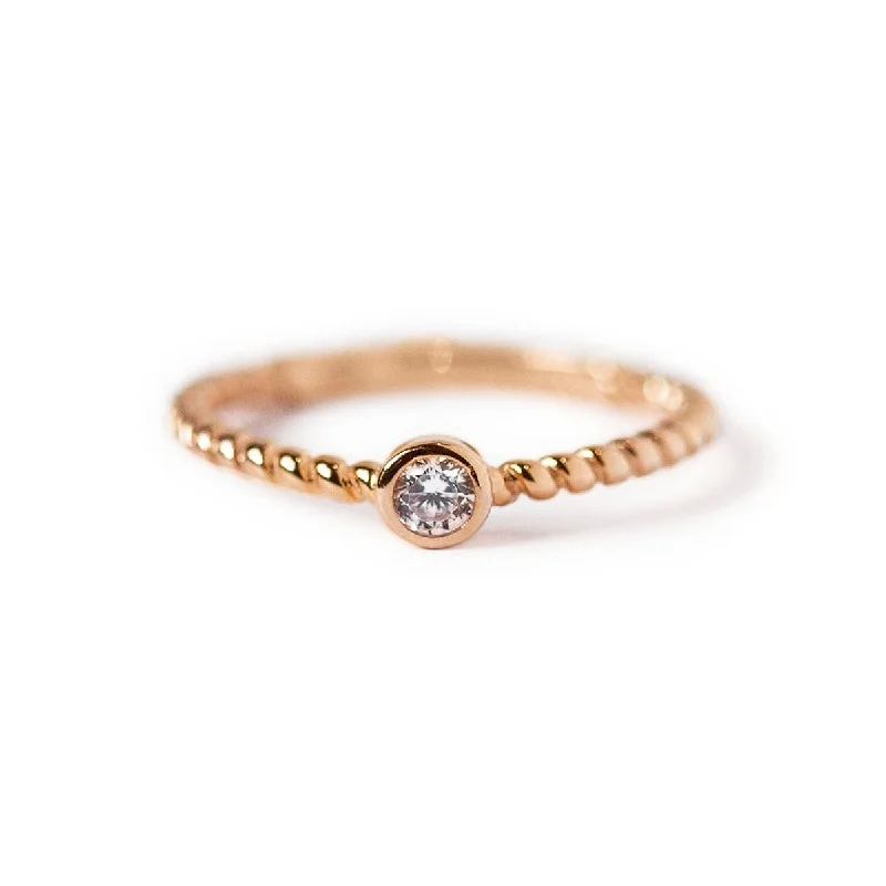 ladies-asscher-cut-gold-rings-Solitaire Rope Ring