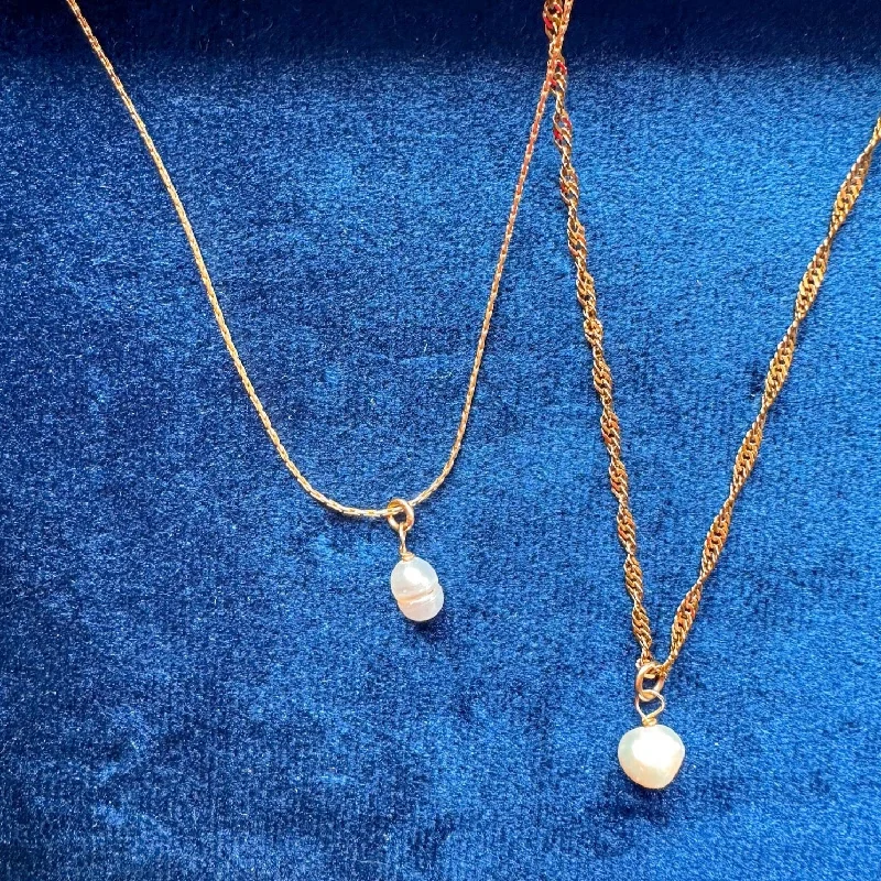 Ladies necklaces for snowy days -Mini Pearl Necklace