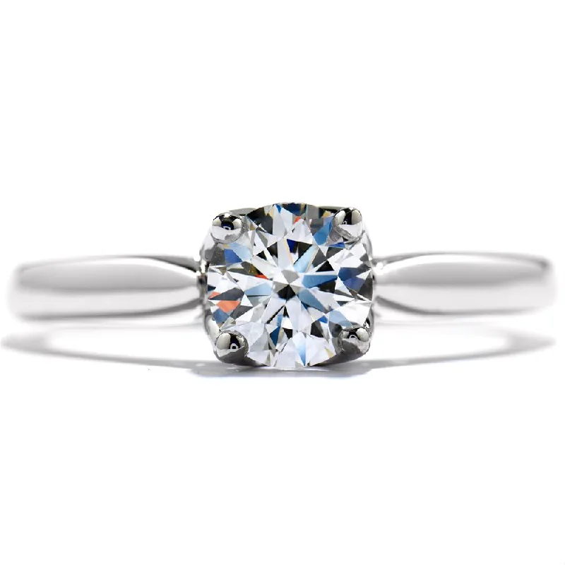 engagement-gold-cluster-ring-Leaf Round Solitaire Diamond Engagement Ring