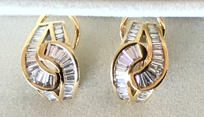 ladies-rose-gold-huggie-earrings-Repair - Earrings - Diamond in Gold